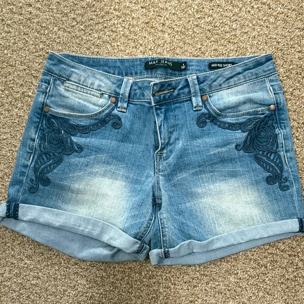 Max Jeans Women's Light Blue Embroidered Jean Shorts